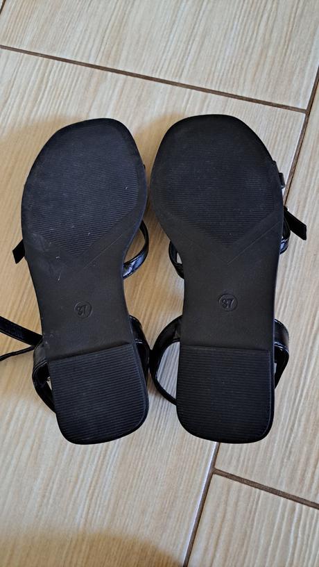 Čierne sandalky, sinsay,37