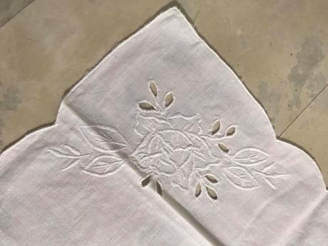 Starý batistový obrus, 