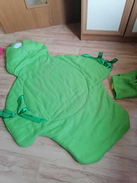 Zavinovačka ( hracia deka) + overal s uškami žabka, 