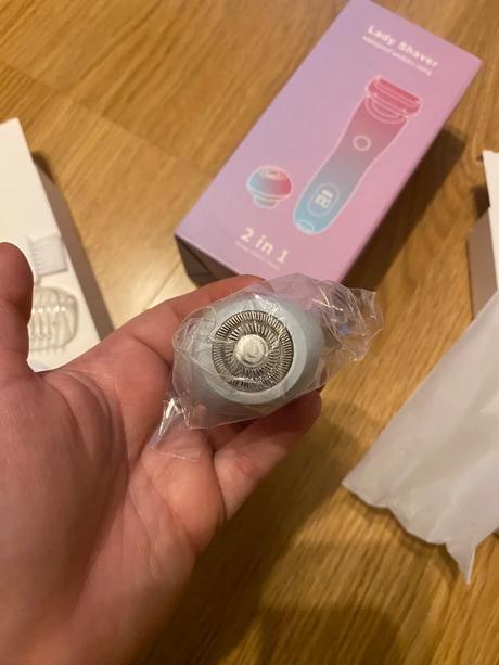 Nový dámsky holiaci strojček, 