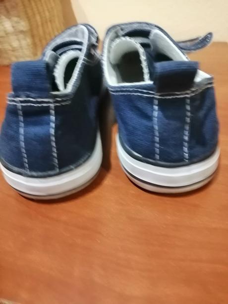 Tenisky s poštou, 34