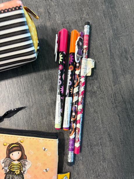 Santoro dievčenské školské veci,