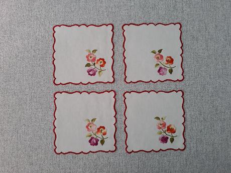Vyšívaný obrus 4 ks, 
