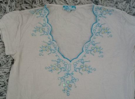 Biele tricko s vysivkou, s