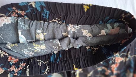 Sukňa s papagájmi, m