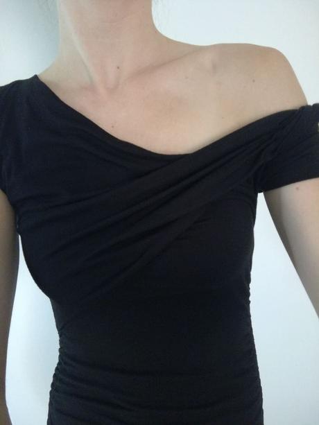 Čierne elegantné šaty s mašľou vzadu, s