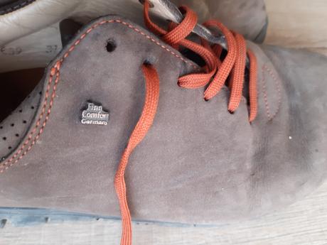 Celokožené poltopanky, 39