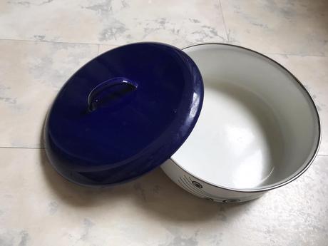 Smaltovaná miska s pokrievkou, 