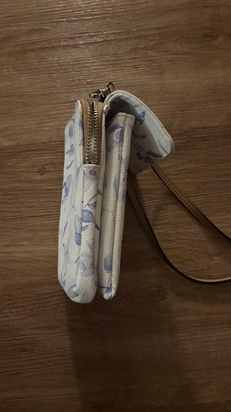 Taštička na mobil, baťa