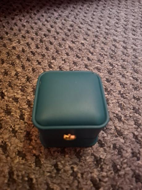 Elegantná krabička na prsteň, 