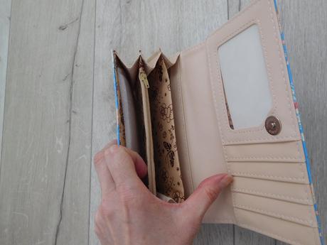 Peňaženka 18 x 10 cm, hrubka-3,5 cm,, 