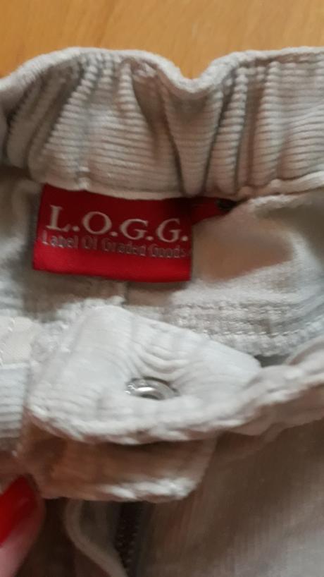 Krásne jemné manchestraky,výborný stav,pc 19,90, h&m,116