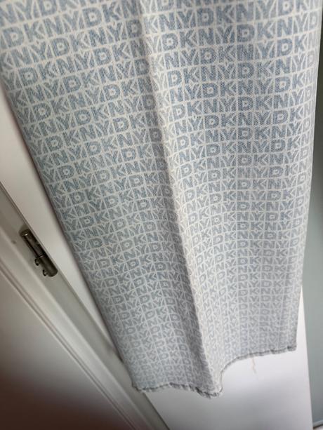 Široké rifle dkny s monogramom, dkny,l