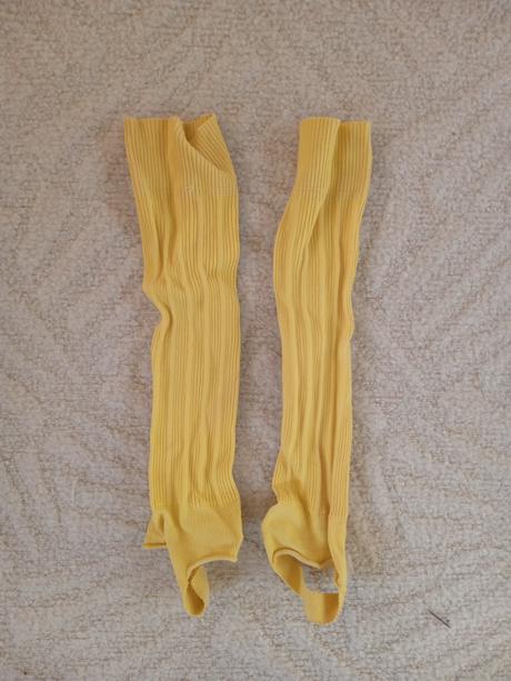 Futbalové štucne ( červené aj žlté), 