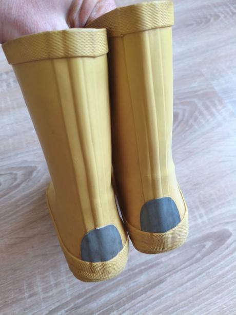 Mikkline gumáky, 27