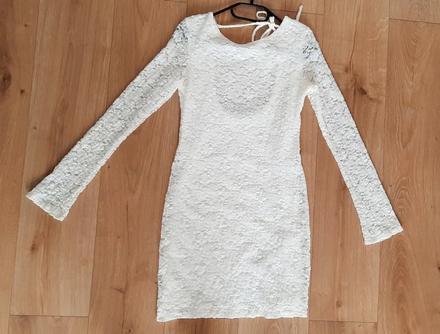 Mini šaty s odhaleným chrbátom, stradivarius,m
