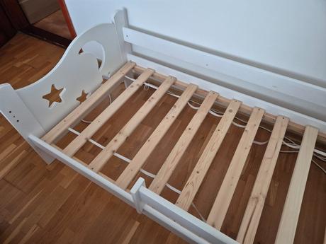 Drevená detská posteľ, šírka (cm): 80,dĺžka (cm): 160