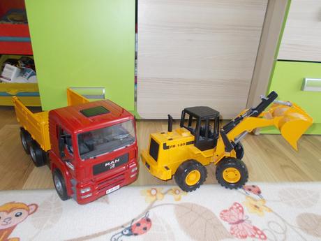 Bruder nákladné auto s čelným nakladačom + bager, 