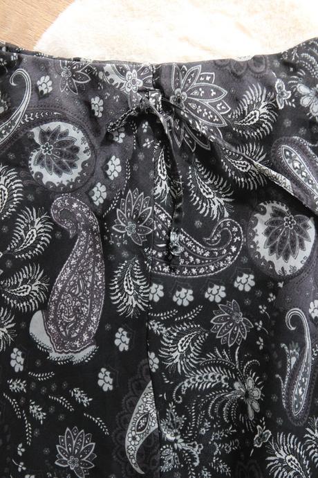 Čierna vzorovaná áčková sukňa, xs/s, xs