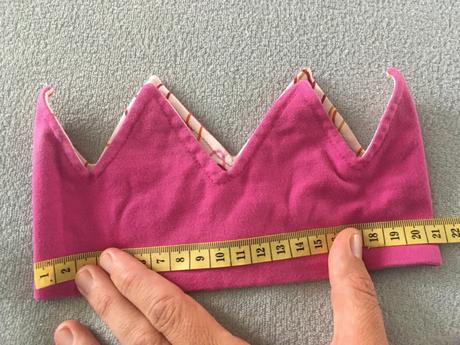 Korunka a nákrčník, 80