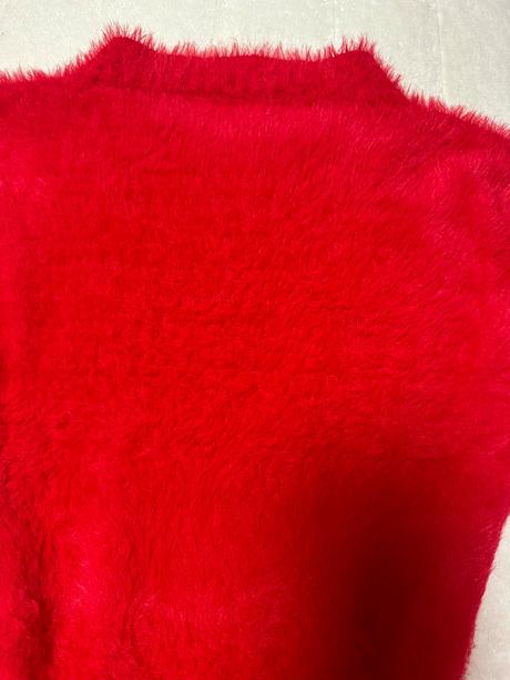 Červený chlpatý svetrík, m