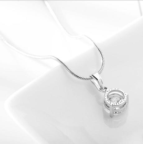 Elegantný set- náušnice a retiazka s príveskom,