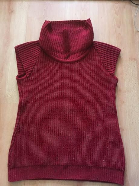 Červená roláková vesta, 36