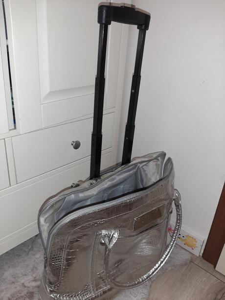 Cestovná taška na kolieskach,