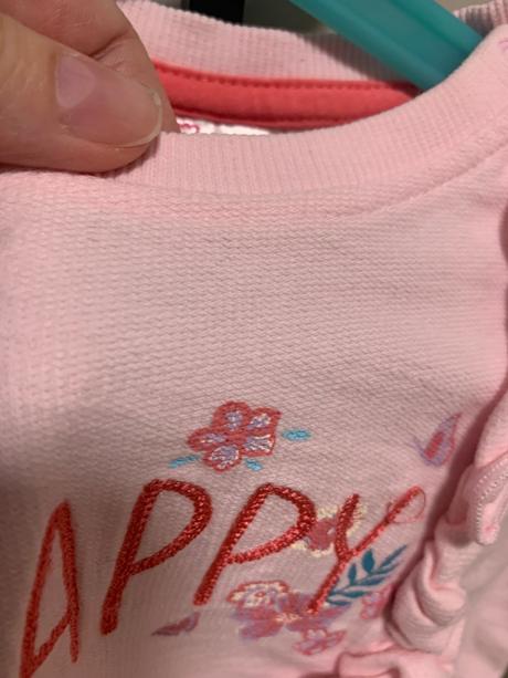 Ružová mikina s volánmi, 86