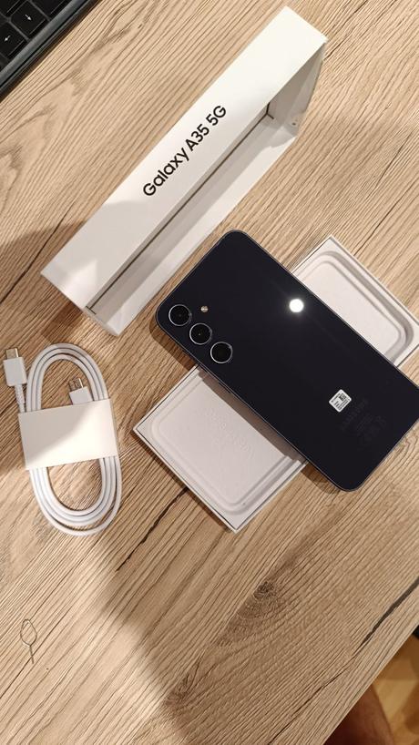 Predám samsung galaxy a35 8g/256 gb, samsung