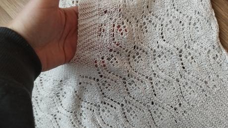 Dierkovany pletený pulóver s krátkymi rukávmi, s