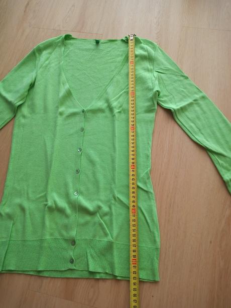 Zelený svetrík na gombíky, m