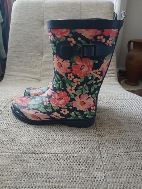 Dievcenske gumaky, 36