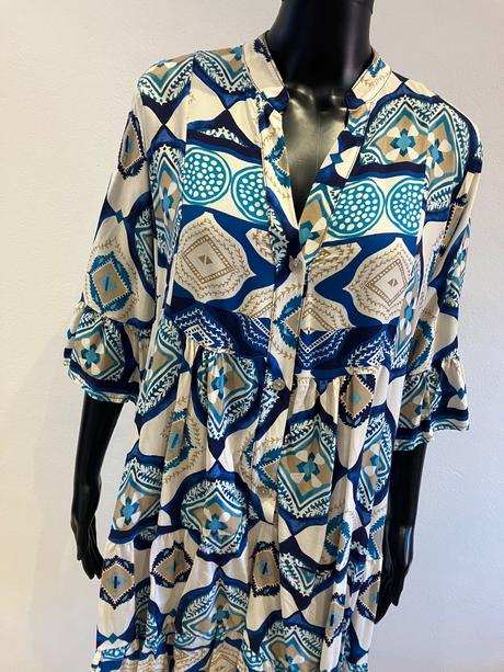 Vzorované šaty s 3/4 rukávom a volánom modré, l / m / s / xl
