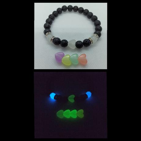 Náramok z prírod. lavového kameňa a fosforovych ko, 