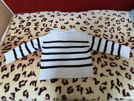 Bielo čierny pulóver bershka vel. s, stav ako na f, bershka,s