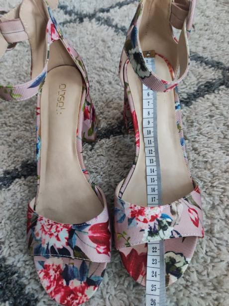 Krásne modetne sandále, 38