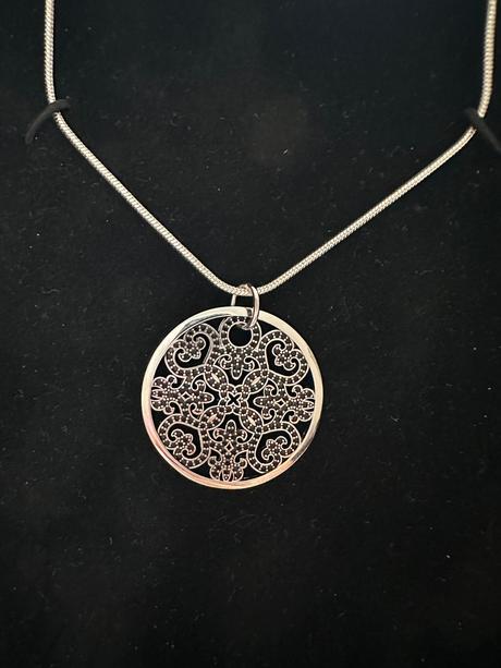 Strieborný prívesok arabesq ornament,