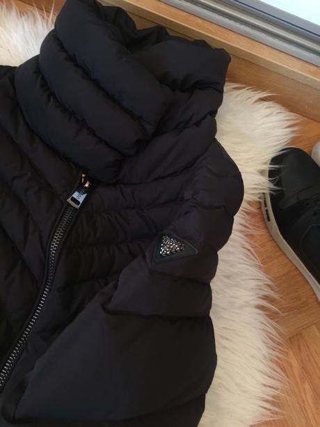 Guess čierna prešívaná dlhšia bunda, guess,xs