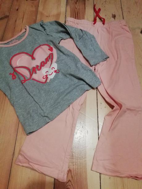 Pyžamo s volanikmi, lupilu,98