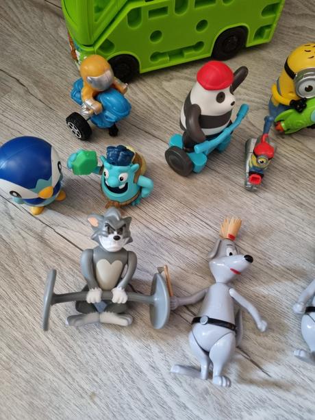 Autobus s postavičkami, 