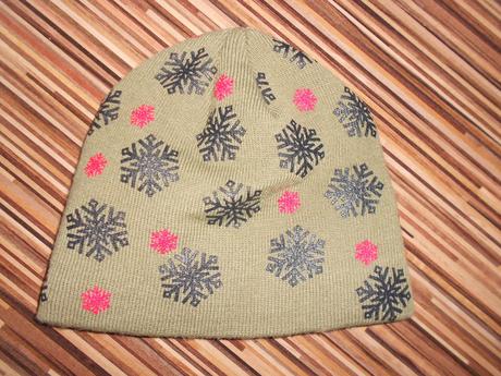 Hruba ciapka s vlockami , 98