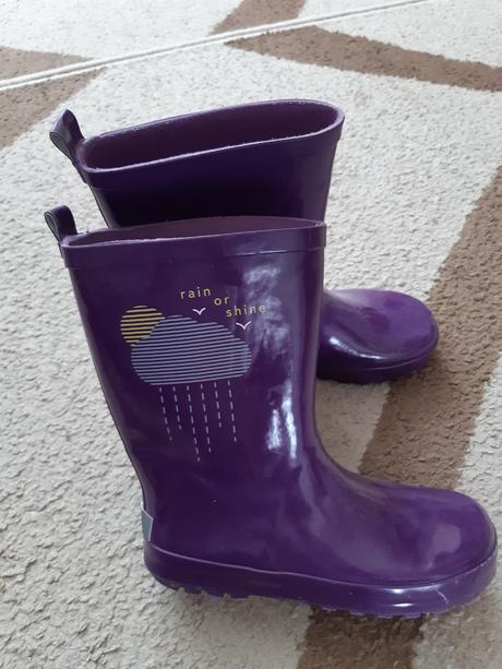 Dievcenske cizmy, 33