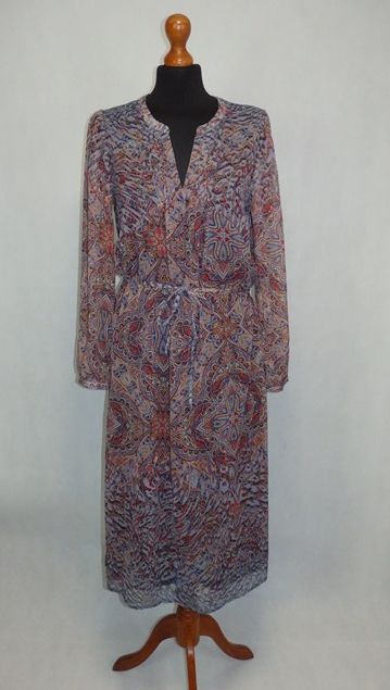 Kvalitné vzorované šaty, s