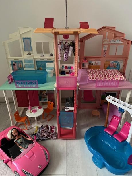 Barbie domček, auto, bazén, 