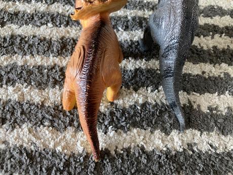 Dinosaury väčší 22cm, 