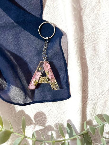 Ručne vyrobené živicové kľúčenky, 