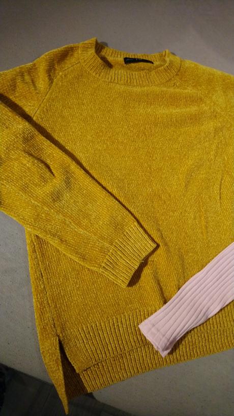 Tenký svetloružový svetrík, s