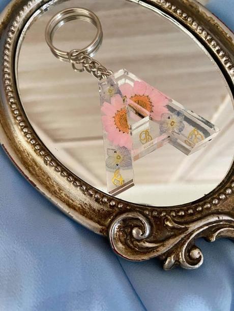 Ručne vyrobené živicové kľúčenky, 