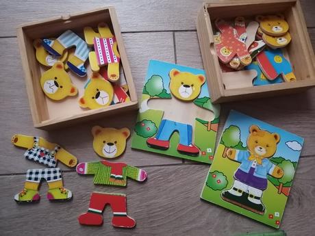 Drevené hračky puzzle maco, obliekanie, šaty, 